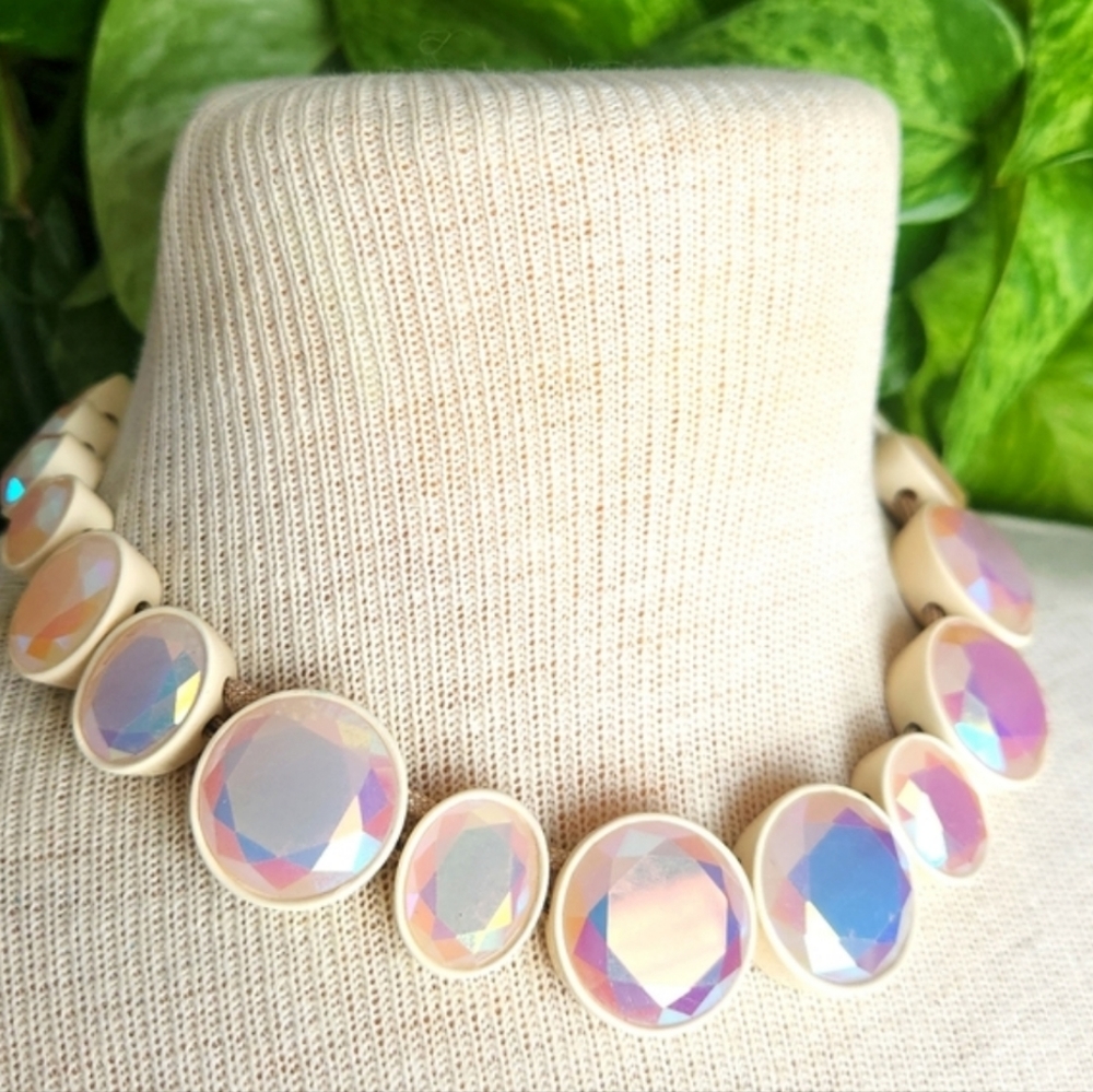 🦄 ✨️ J. Crew Jumbo Brulee Dune Irredecent Statement Necklace 🦄 ✨️